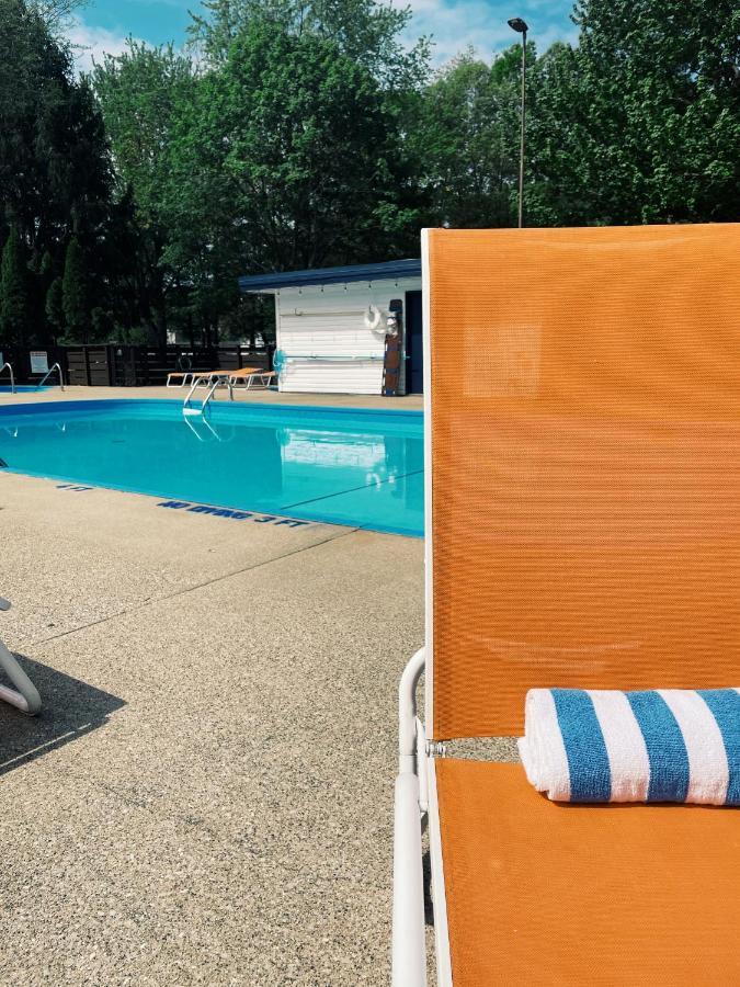 Starlite Resort Saugatuck Exterior photo